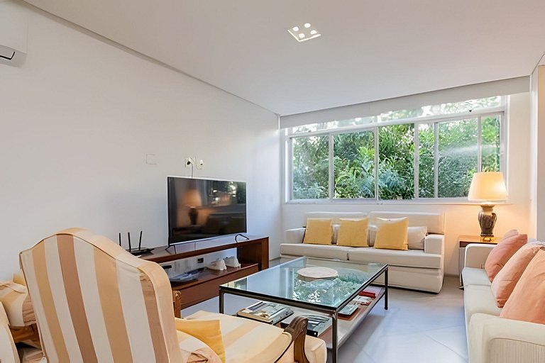 Apartamento com 3 quartos, vaga de garagem, a duas quadras d