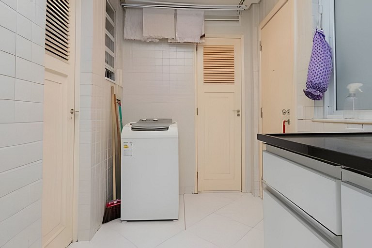 Apartamento confortável com garagem, a duas quadras da praia