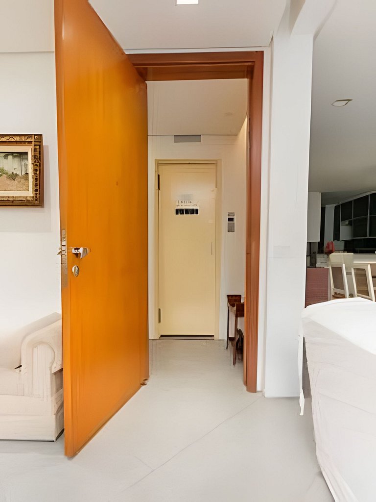Apartamento confortável com garagem, a duas quadras da praia
