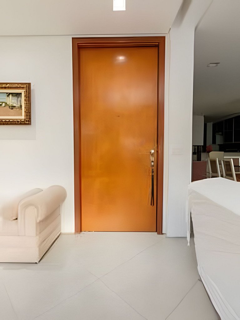 Apartamento confortável com garagem, a duas quadras da praia