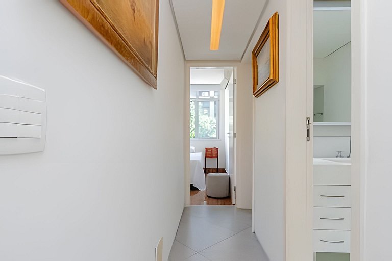 Apartamento confortável com garagem, a duas quadras da praia