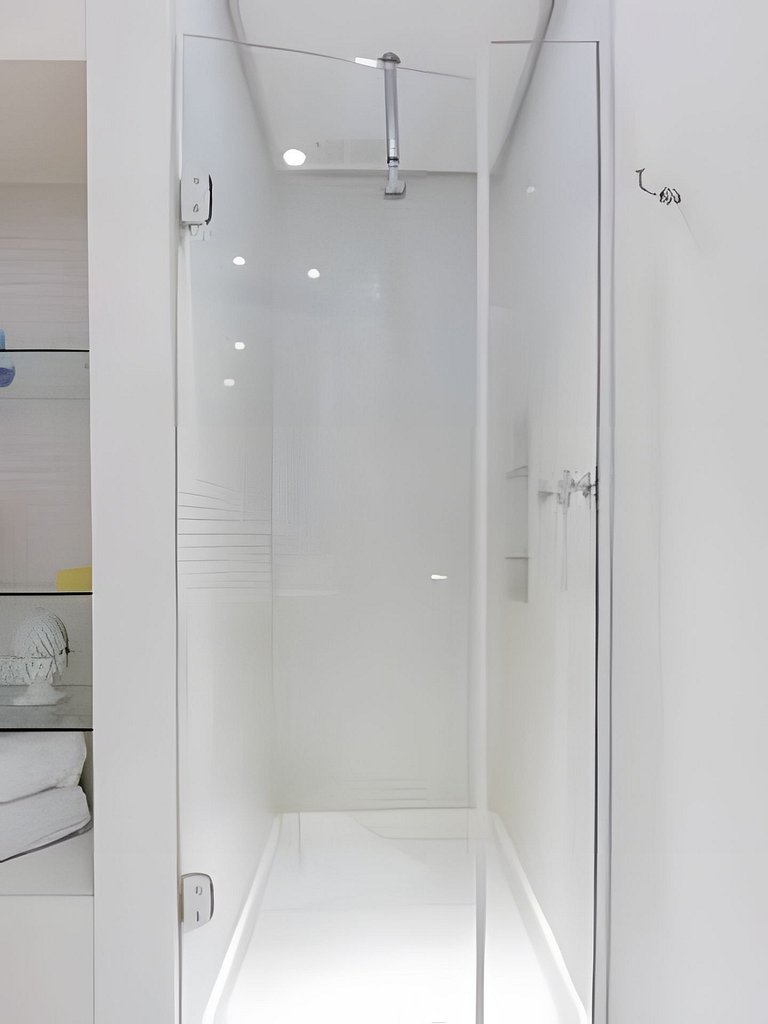 Apartamento confortável com garagem, a duas quadras da praia