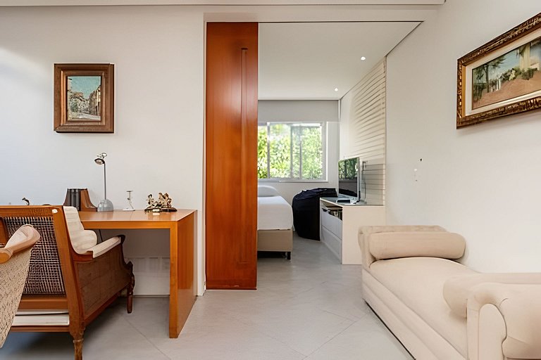 Apartamento confortável com garagem, a duas quadras da praia