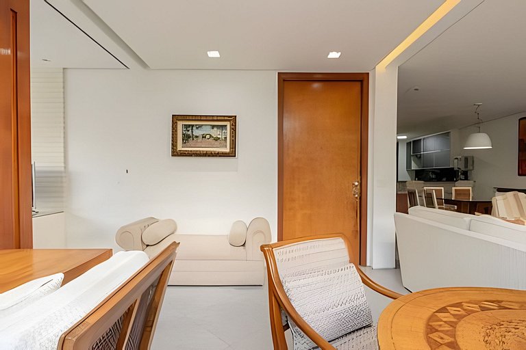 Apartamento confortável com garagem, a duas quadras da praia