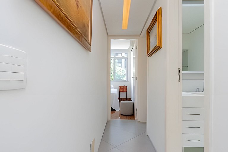 Apartamento confortável com garagem, a duas quadras da praia
