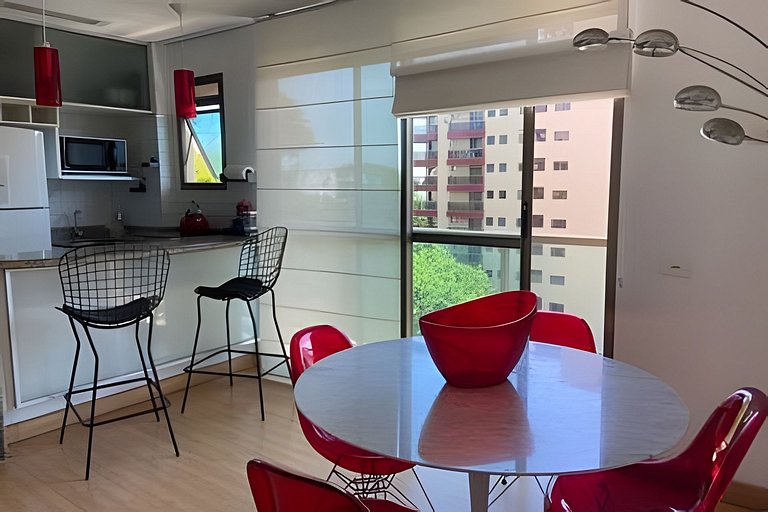 Cobertura Arpoador com piscina, garagem, serviços e seguranç