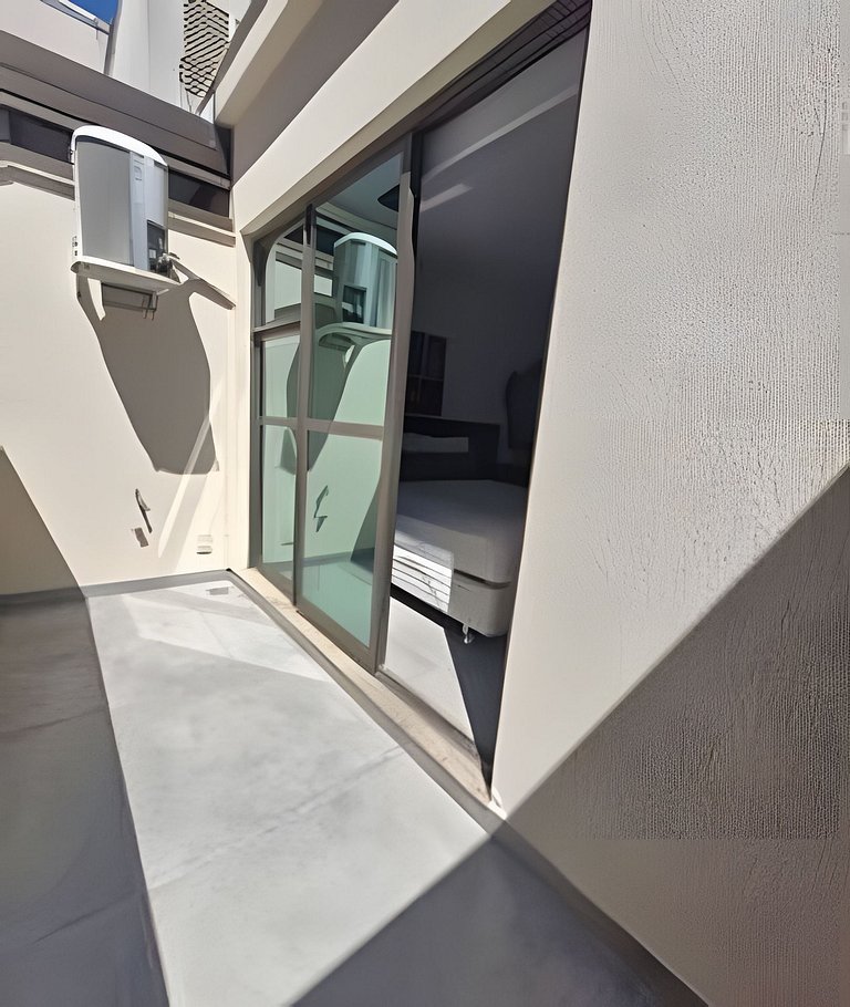 Cobertura Arpoador com piscina, garagem, serviços e seguranç