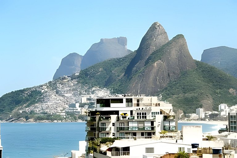 Cobertura Arpoador com piscina, garagem, serviços e seguranç