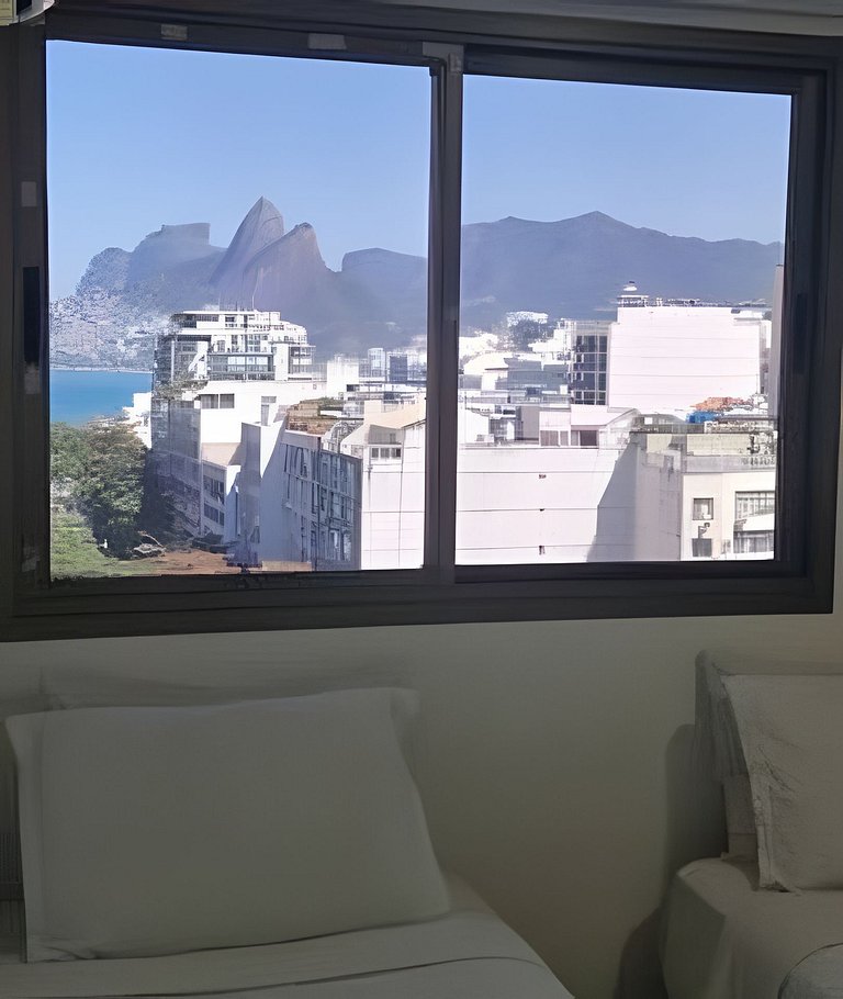 Cobertura Arpoador com piscina, garagem, serviços e seguranç