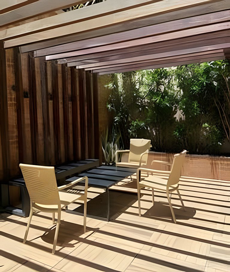Cobertura Arpoador com piscina, garagem, serviços e seguranç