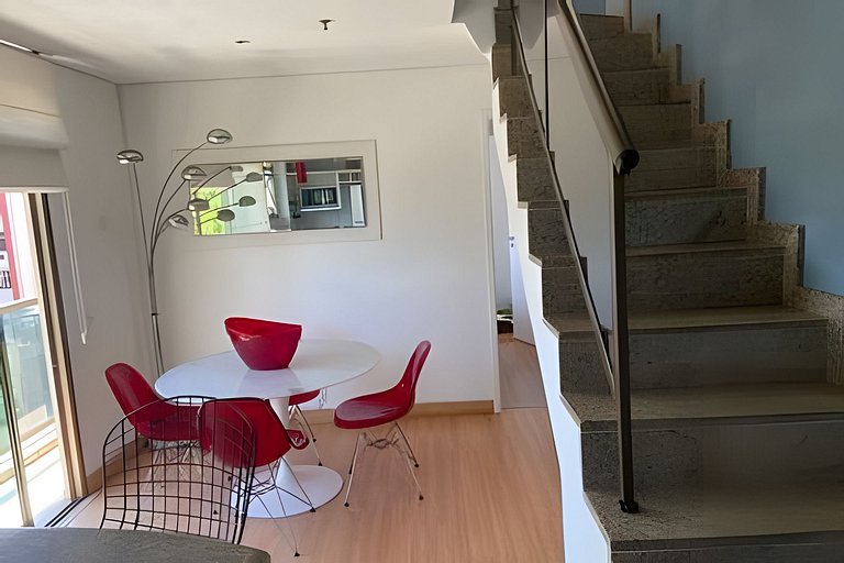 Cobertura Arpoador com piscina, garagem, serviços e seguranç