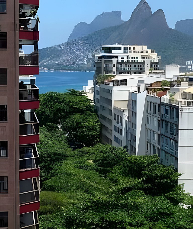 Cobertura Arpoador com piscina, garagem, serviços e seguranç