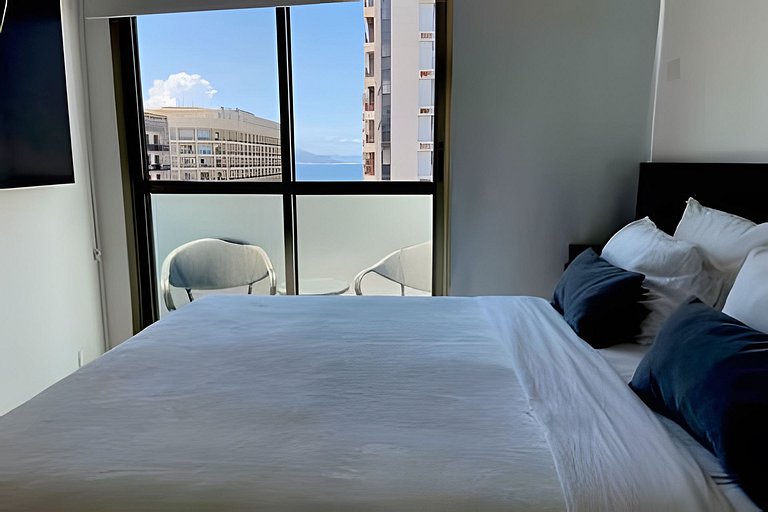 Cobertura Arpoador com piscina, garagem, serviços e seguranç