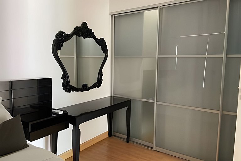 Cobertura Arpoador com piscina, garagem, serviços e seguranç