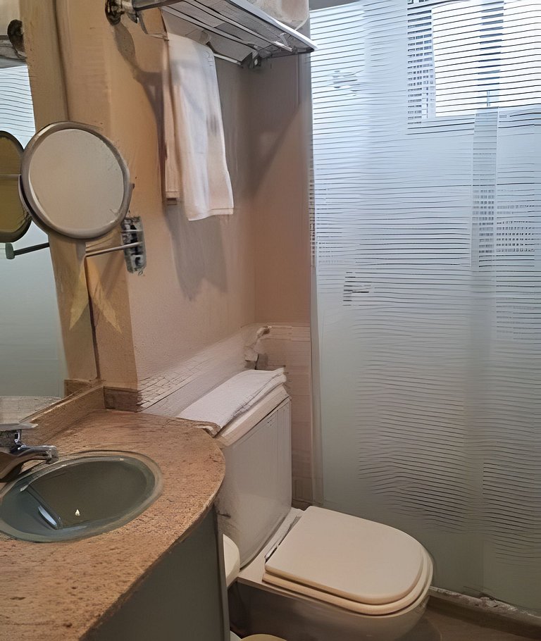 Cobertura Arpoador com piscina, garagem, serviços e seguranç