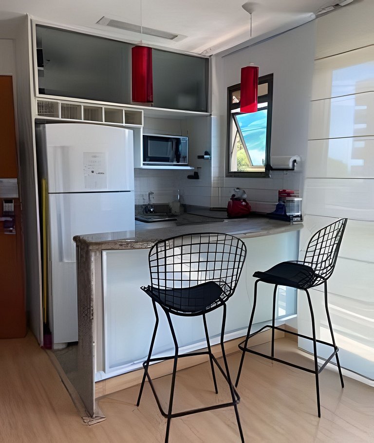 Cobertura Arpoador com piscina, garagem, serviços e seguranç