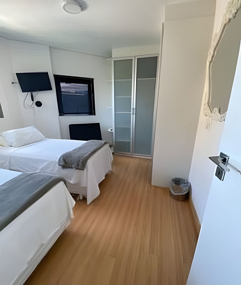 Cobertura Arpoador com piscina, garagem, serviços e seguranç