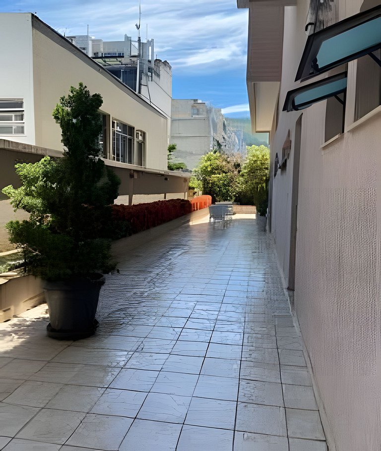 Cobertura Arpoador com piscina, garagem, serviços e seguranç