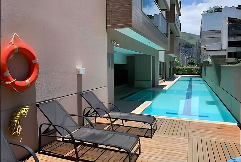 Cobertura Arpoador com piscina, garagem, serviços e seguranç
