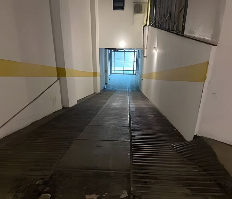 Cobertura Arpoador com piscina, garagem, serviços e seguranç