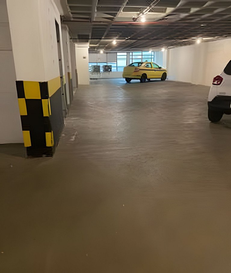 Cobertura Arpoador com piscina, garagem, serviços e seguranç
