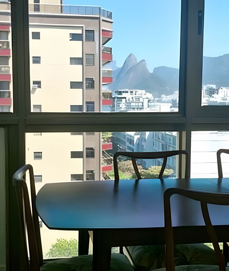 Cobertura Arpoador com piscina, garagem, serviços e seguranç