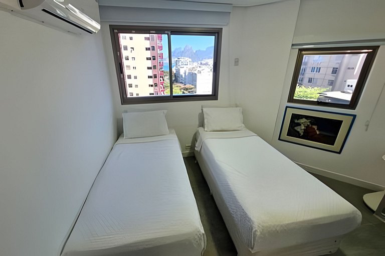 Cobertura Arpoador com piscina, garagem, serviços e seguranç