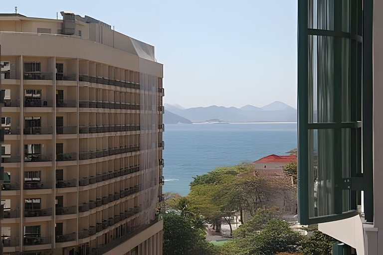 Cobertura Arpoador com piscina, garagem, serviços e seguranç