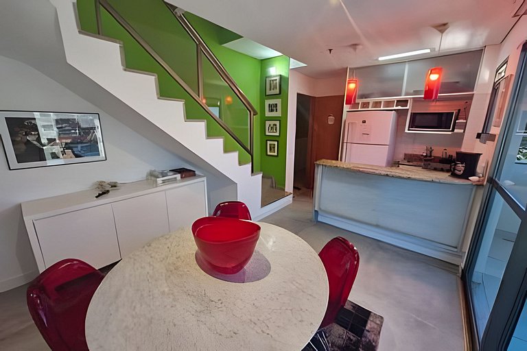 Cobertura Arpoador com piscina, garagem, serviços e seguranç