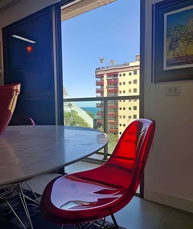 Cobertura Arpoador com piscina, garagem, serviços e seguranç
