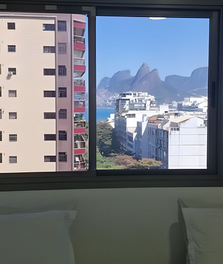 Cobertura Arpoador com piscina, garagem, serviços e seguranç