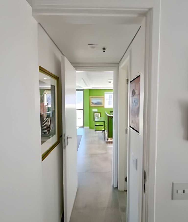 Cobertura Arpoador com piscina, garagem, serviços e seguranç