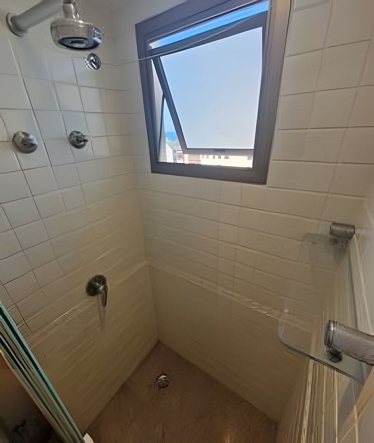 Cobertura Arpoador com piscina, garagem, serviços e seguranç