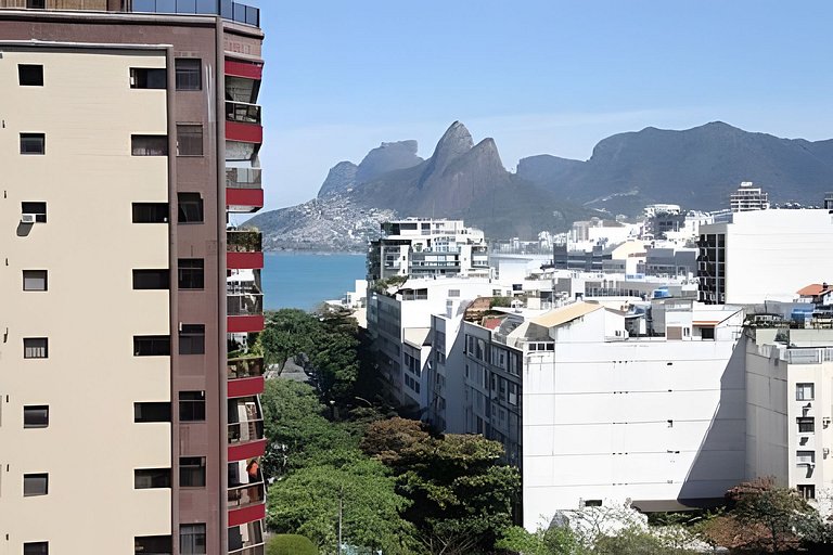 Cobertura Arpoador com piscina, garagem, serviços e seguranç