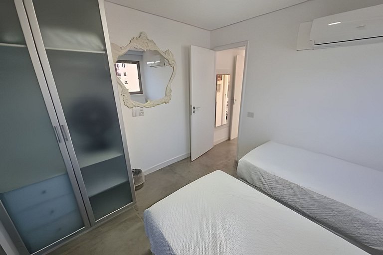 Cobertura Arpoador com piscina, garagem, serviços e seguranç