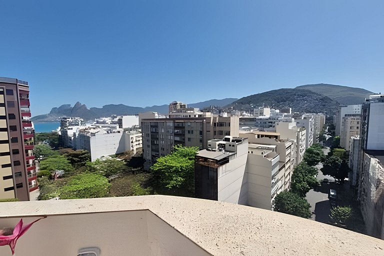Cobertura Arpoador com piscina, garagem, serviços e seguranç