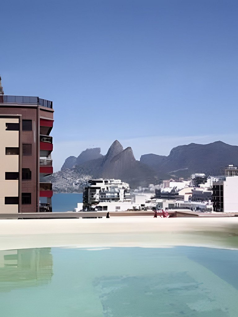 Cobertura Arpoador com piscina, garagem, serviços e seguranç