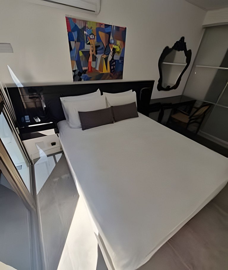 Cobertura Arpoador com piscina, garagem, serviços e seguranç