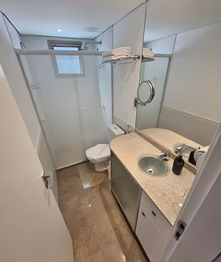 Cobertura Arpoador com piscina, garagem, serviços e seguranç