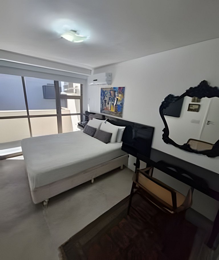 Cobertura Arpoador com piscina, garagem, serviços e seguranç