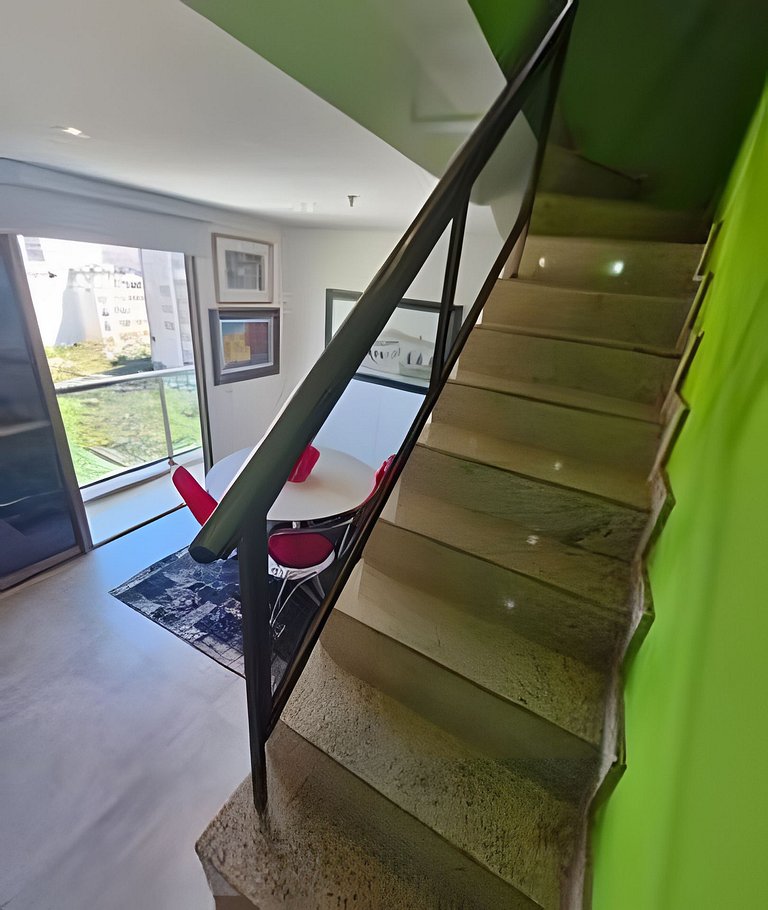 Cobertura Arpoador com piscina, garagem, serviços e seguranç