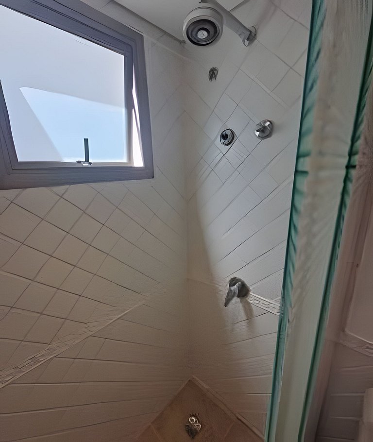 Cobertura Arpoador com piscina, garagem, serviços e seguranç