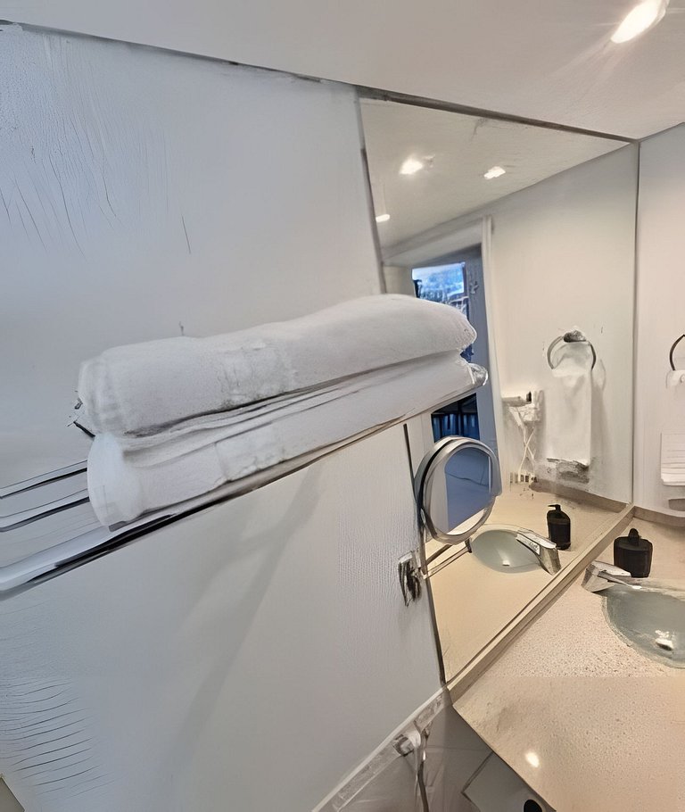 Cobertura Arpoador com piscina, garagem, serviços e seguranç