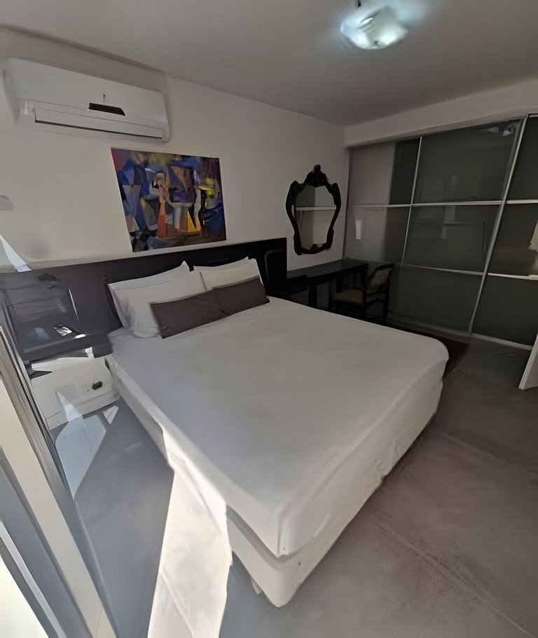 Cobertura Arpoador com piscina, garagem, serviços e seguranç