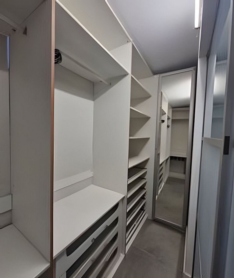 Cobertura Arpoador com piscina, garagem, serviços e seguranç