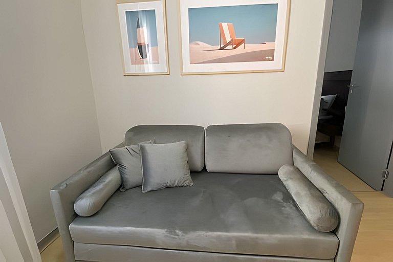 Apartamento a uma quadra da praia, com segurança 24 horas e