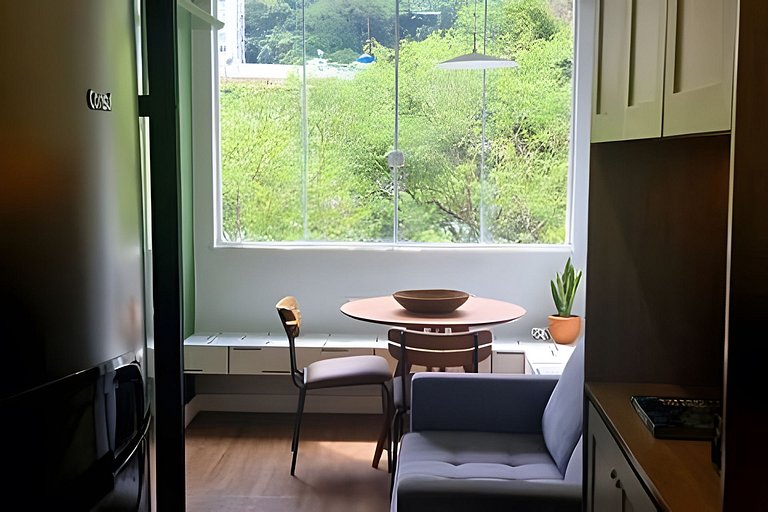 Estilo e natureza a 3 min da praia de Copa e metrô