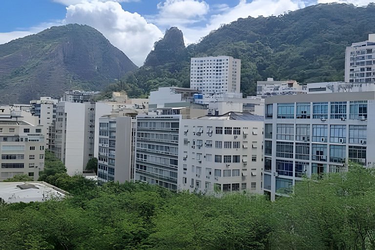 Estilo e natureza a 3 min da praia de Copa e metrô