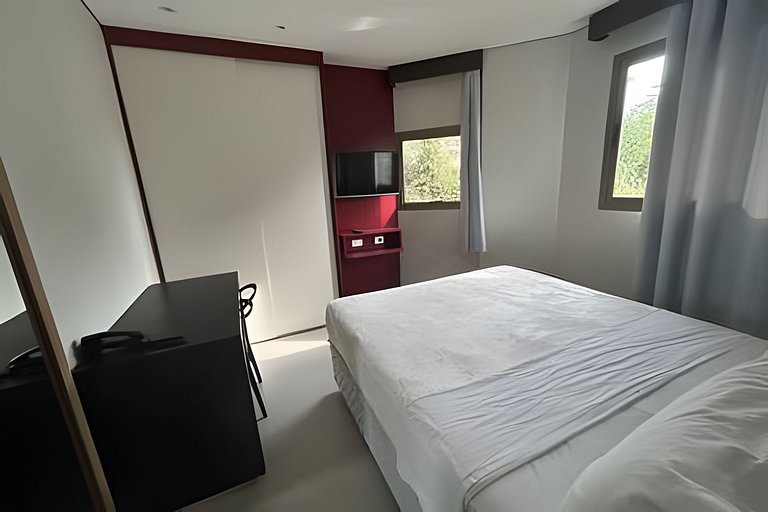 Praticidade e conforto com piscina, sauna e segurança 24 hor