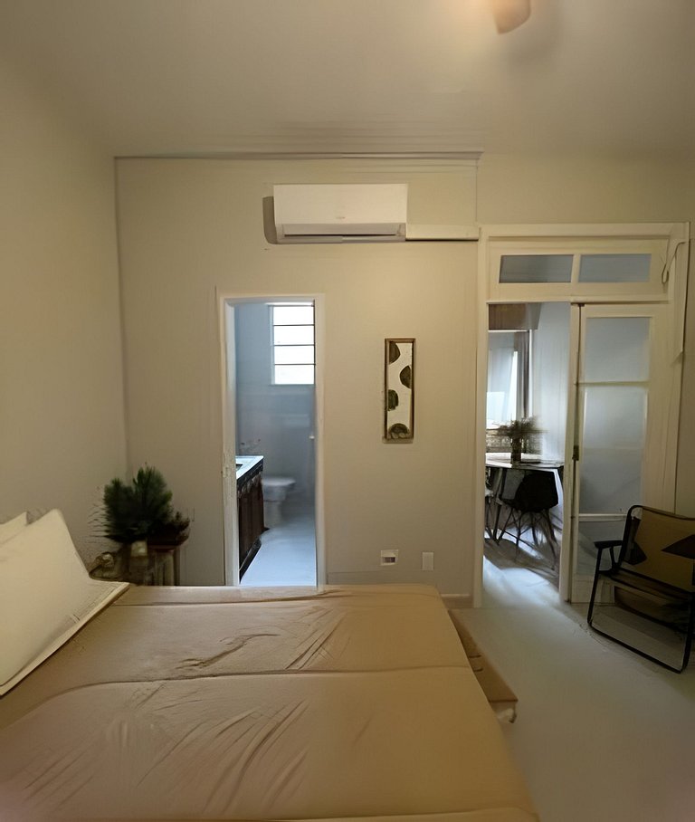 Conforto e charme a poucos passos da praia de Copacabana